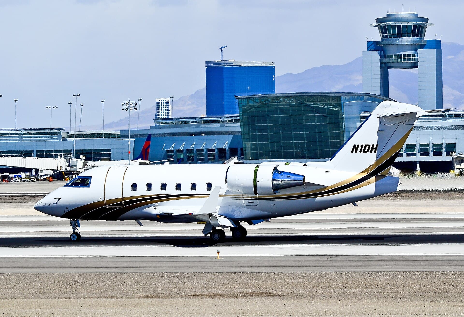 N1DH - Business jet