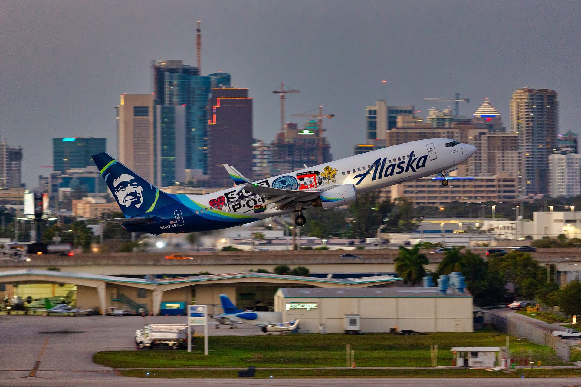 N587AS - Boeing