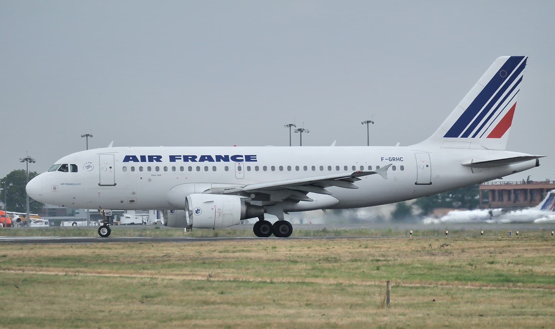 F-GRHC — Twin-engine aircraft