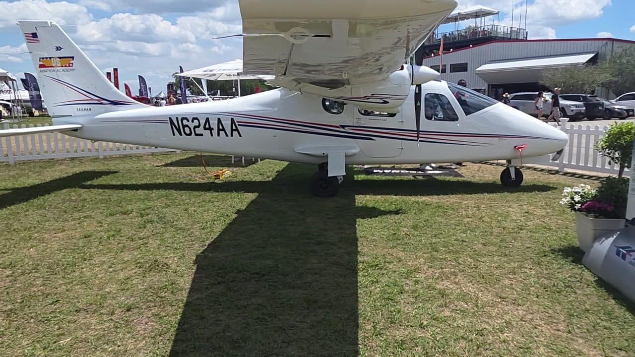 N624AA at KLAL