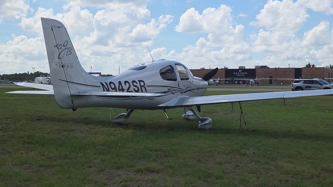 N942SR at KLAL