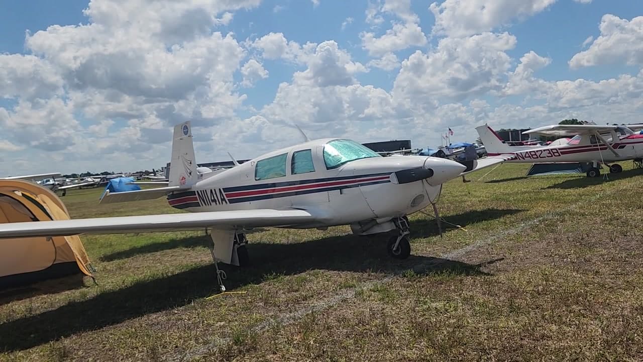N1141A at KLAL