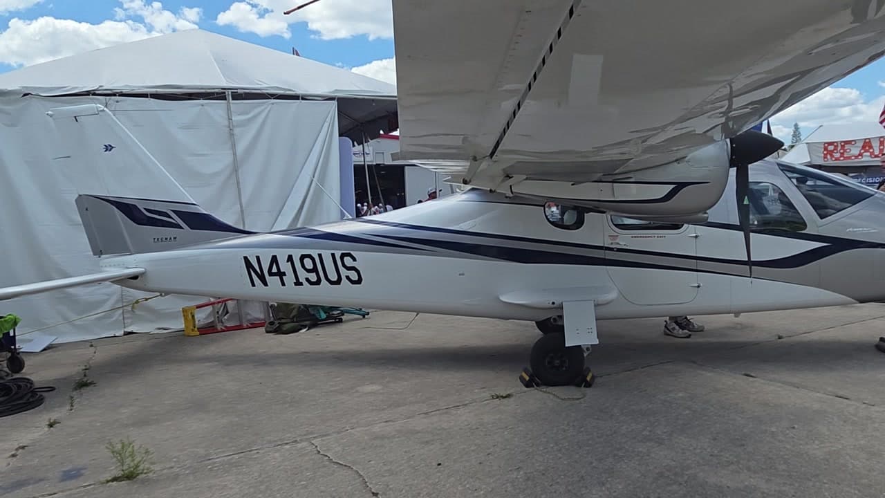 N419US at KLAL