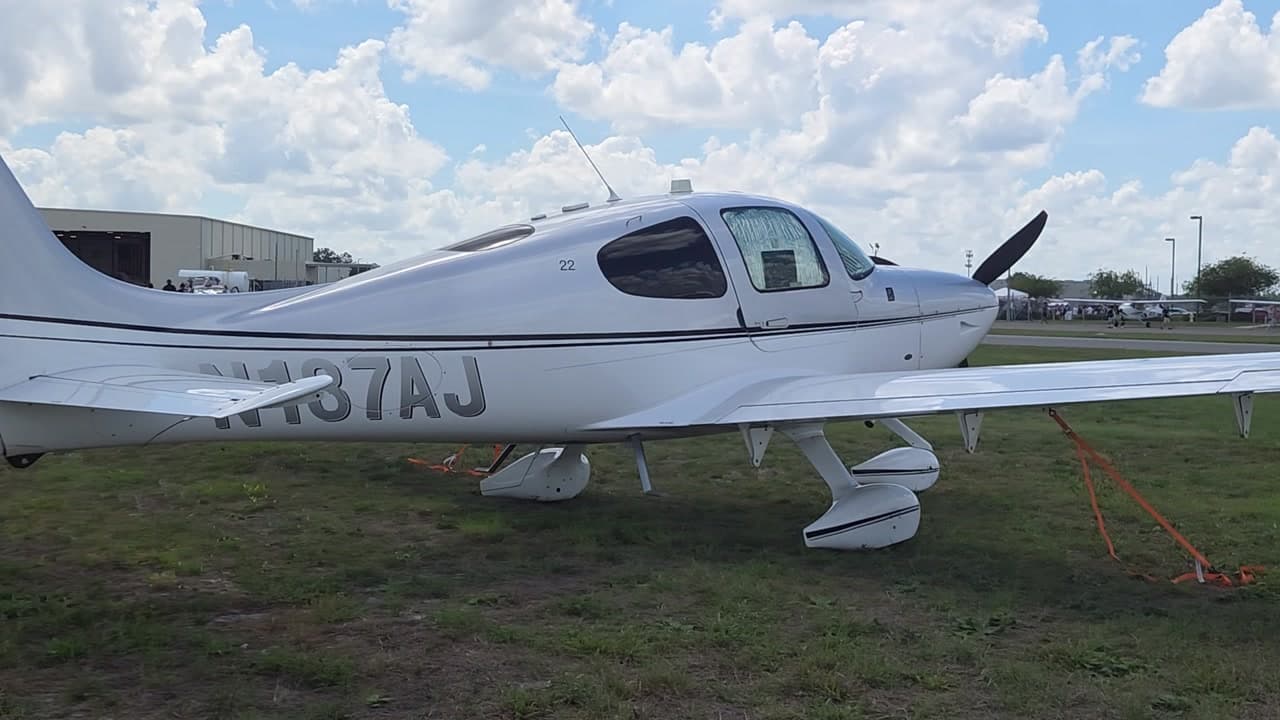 N187AJ at KLAL