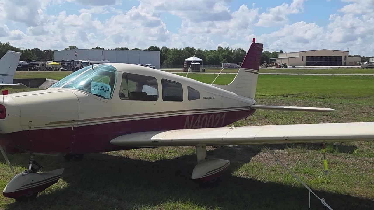 N40021 at KLAL