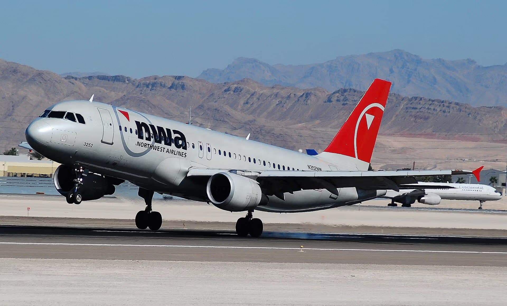 N352NW — Airbus