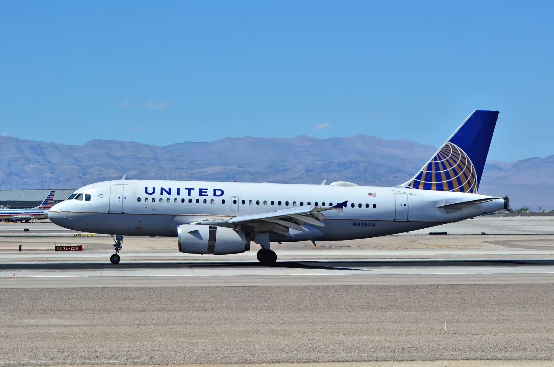 N825UA — Airbus