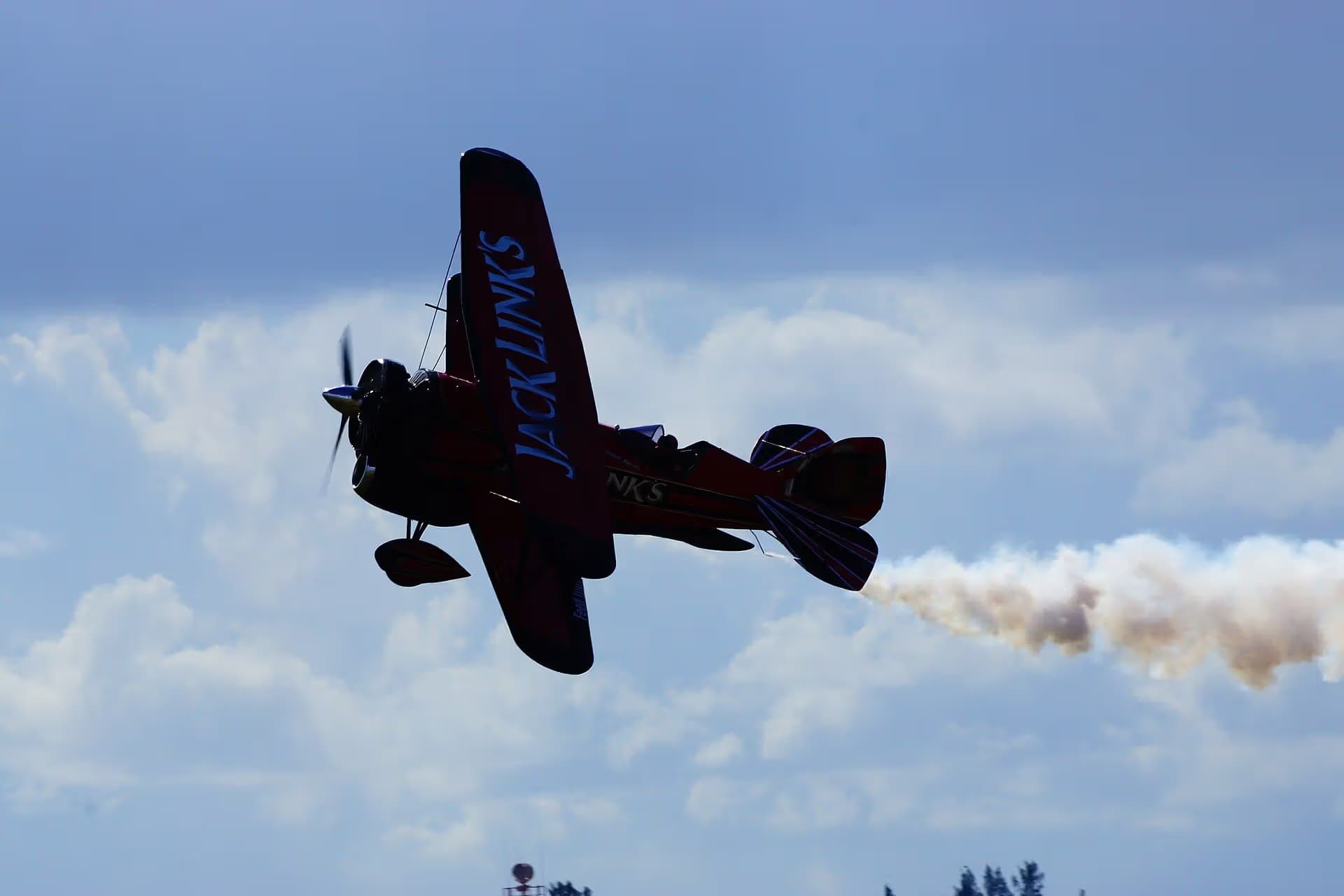 Unidentified — Single-engine aircraft