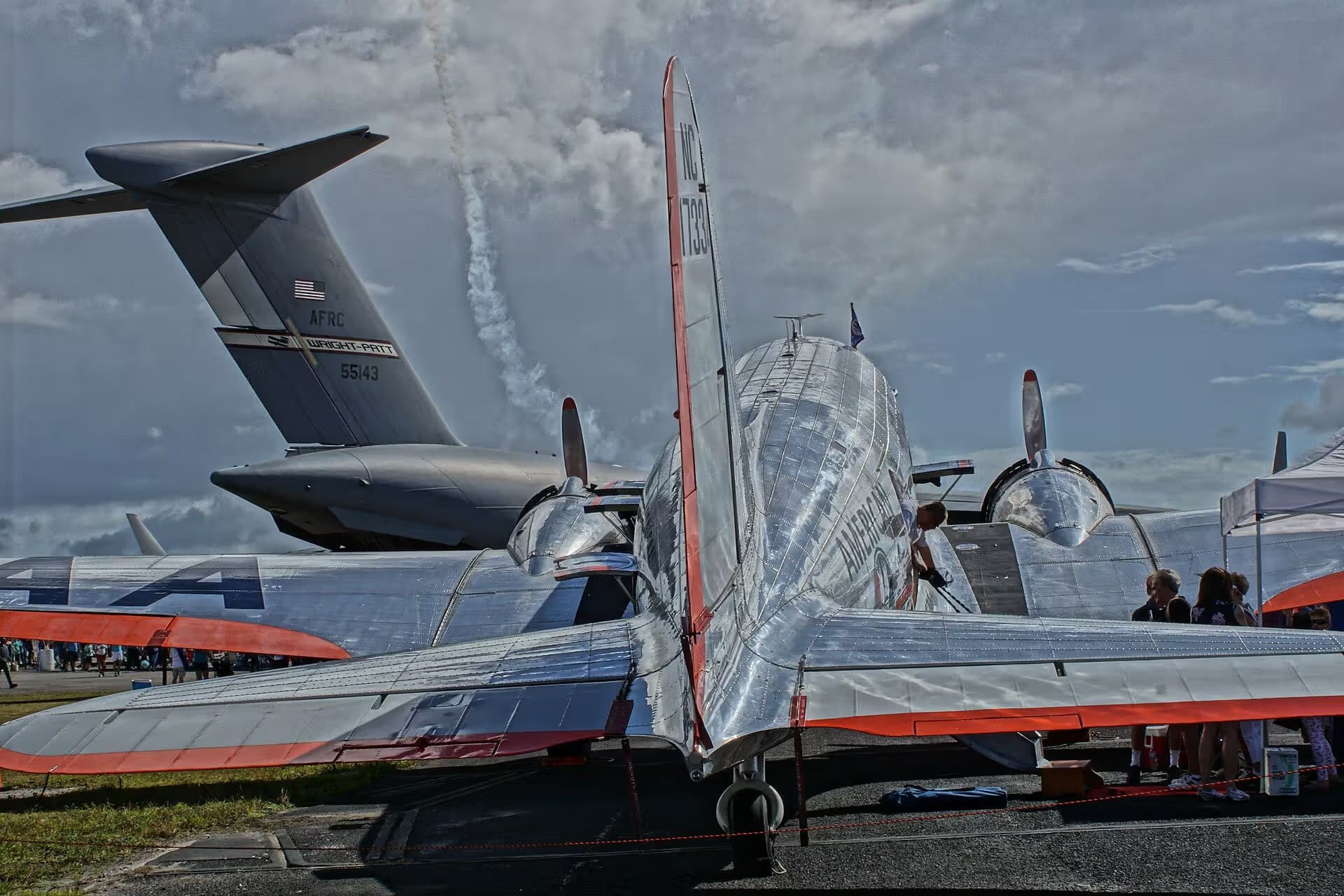 Unidentified — Twin-engine aircraft