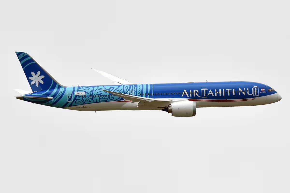 N1015X — Twin-engine aircraft