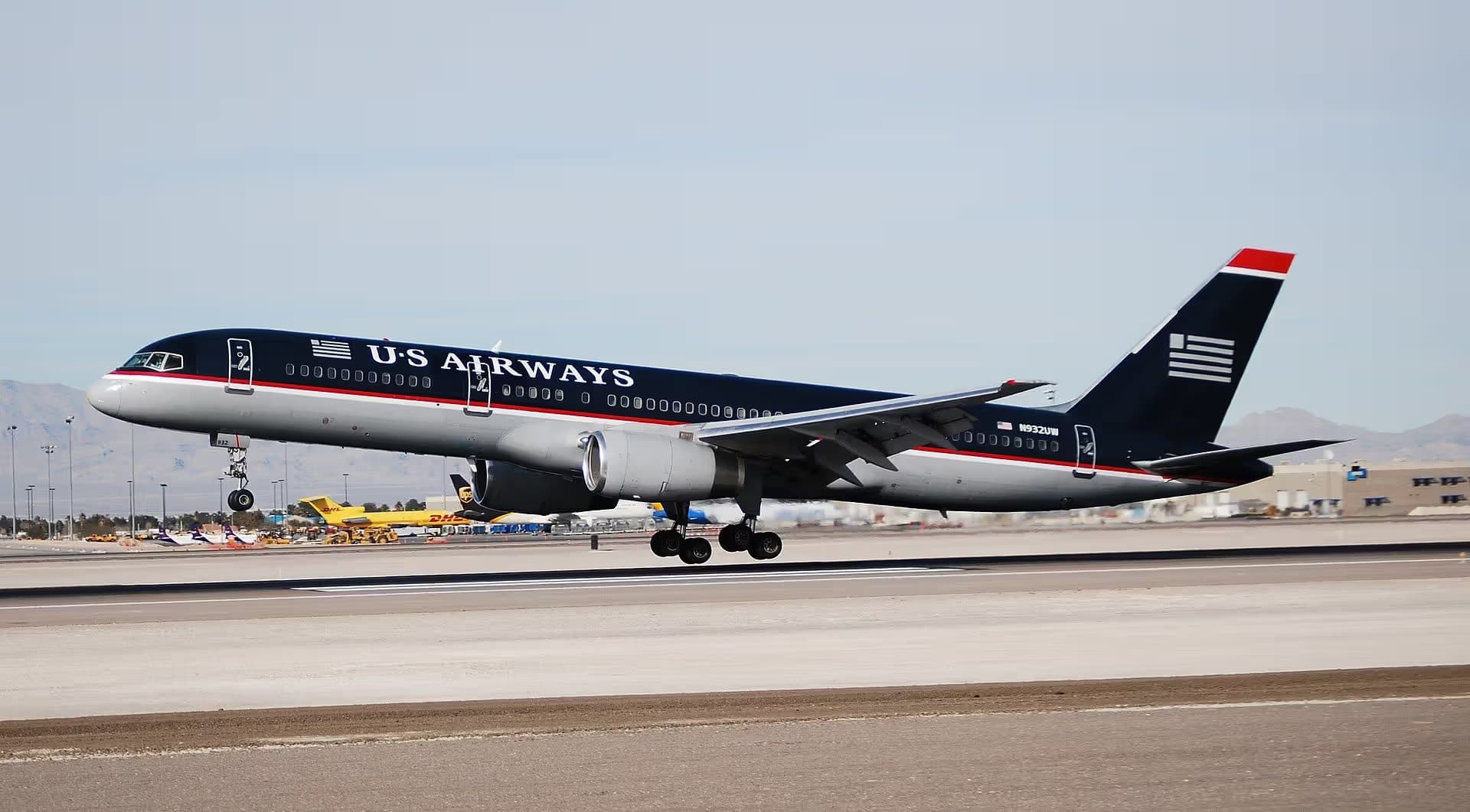 N932UW — Twin-engine aircraft