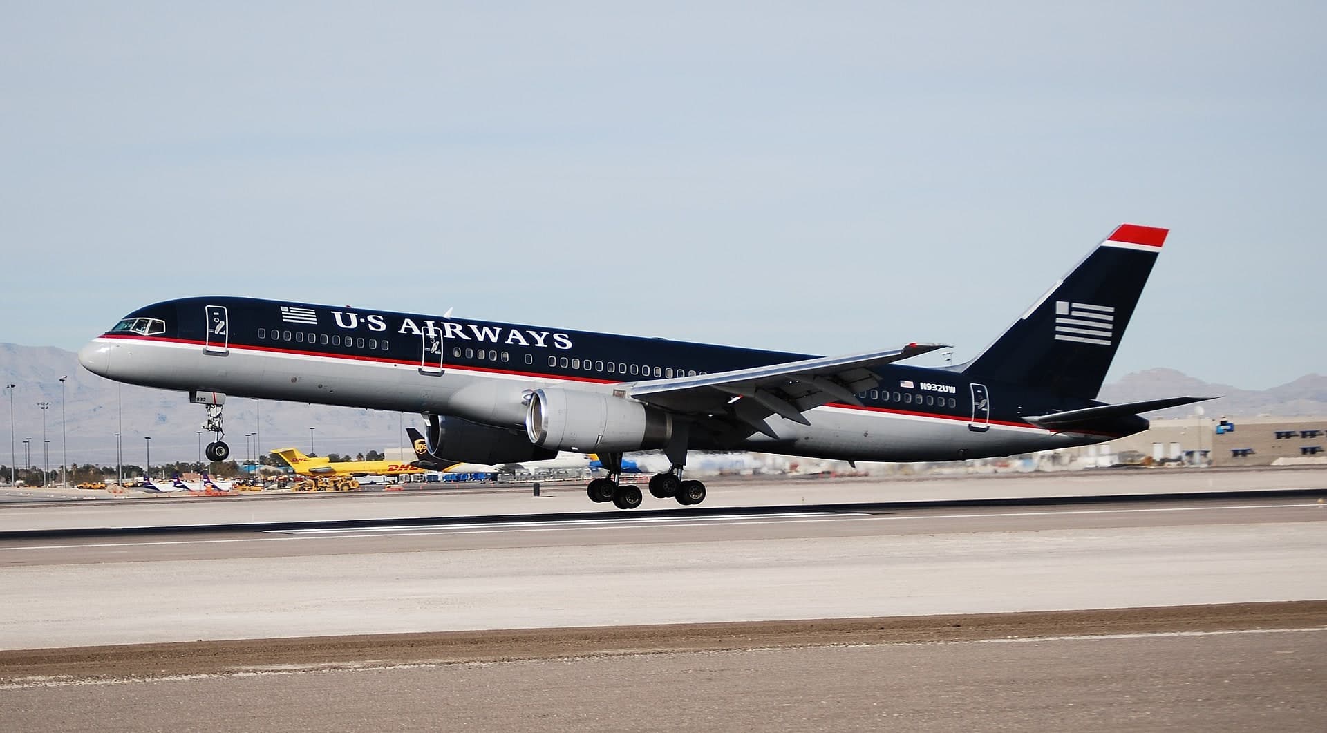 N932UW — Twin-engine aircraft