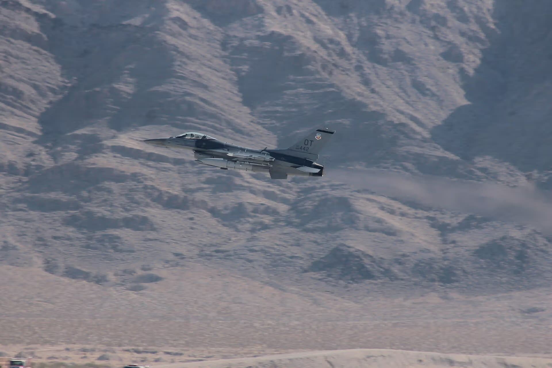 Unidentified — Single-engine aircraft