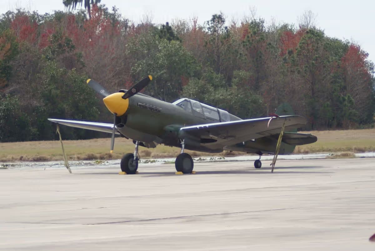 Unidentified — Single-engine aircraft