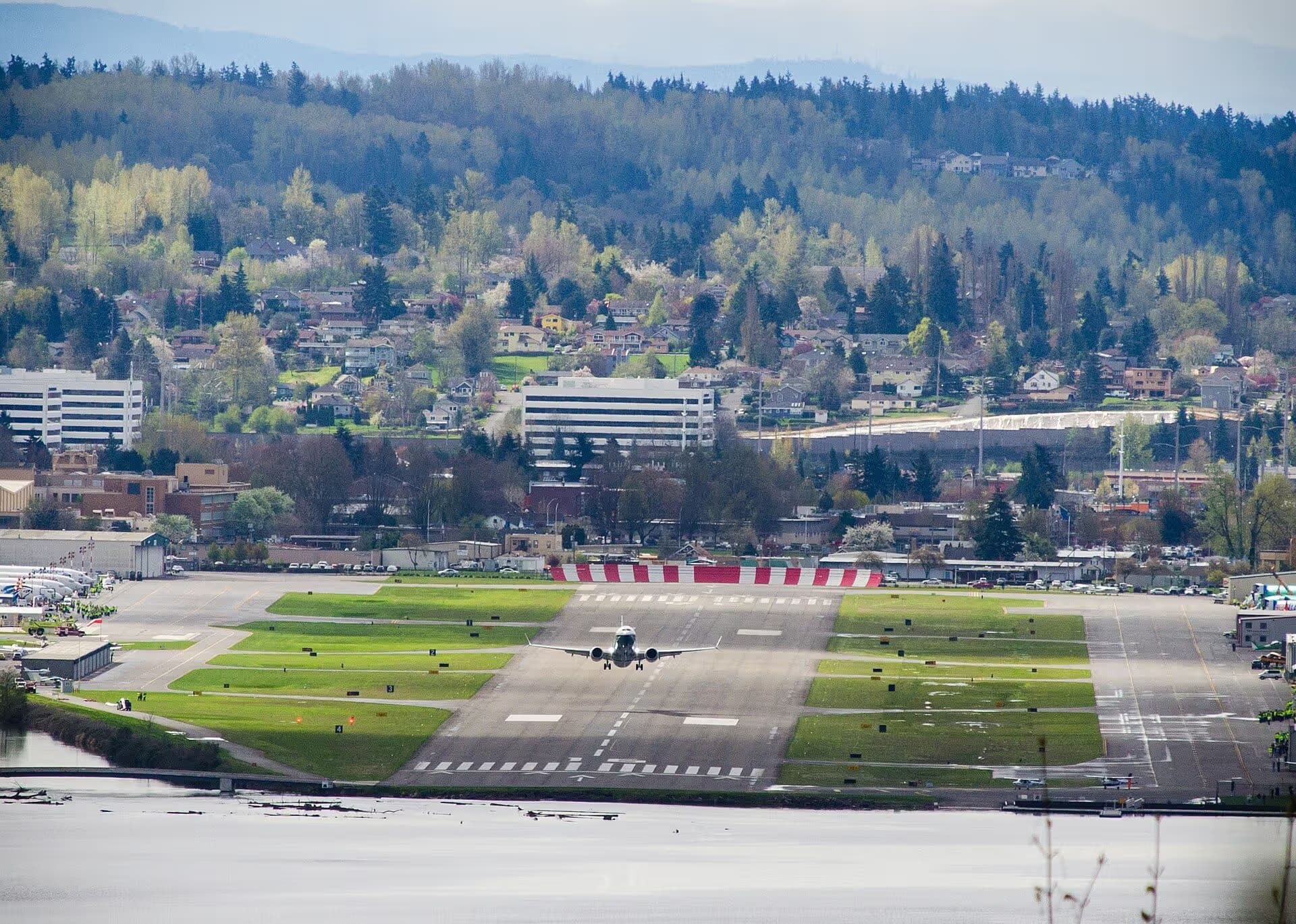 N7379E — Twin-engine aircraft