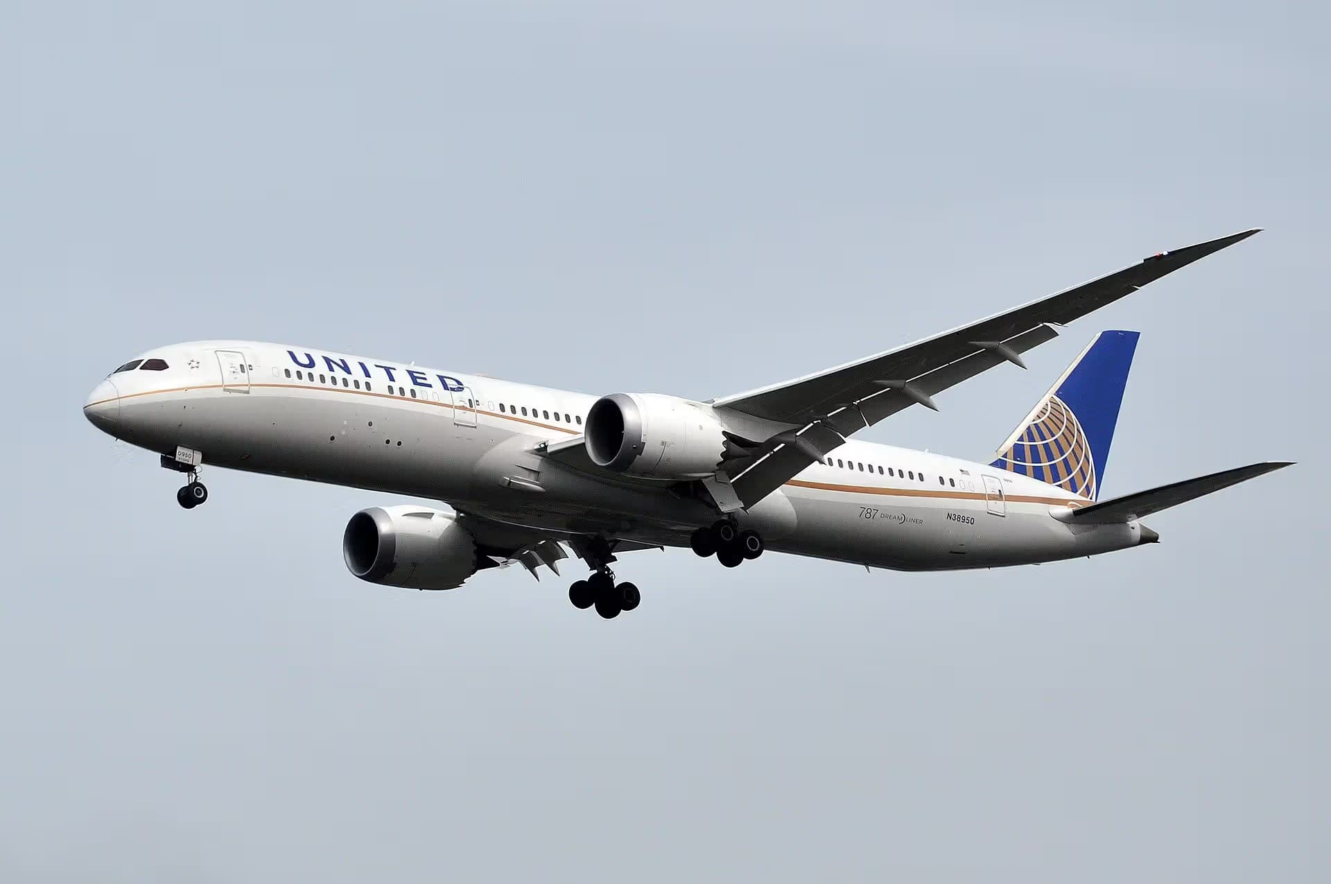 N38950 — Twin-engine aircraft
