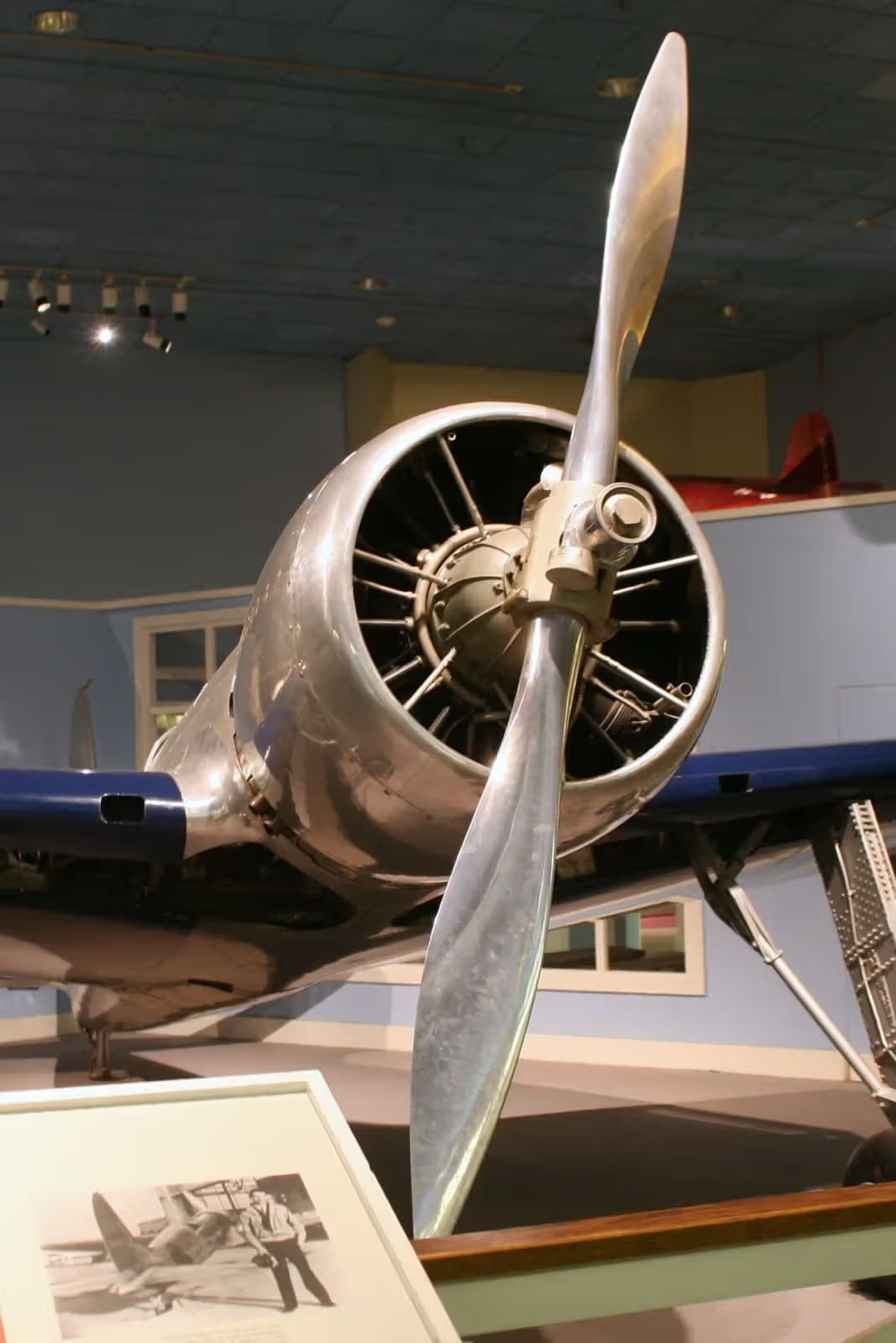 Unidentified — Single-engine aircraft