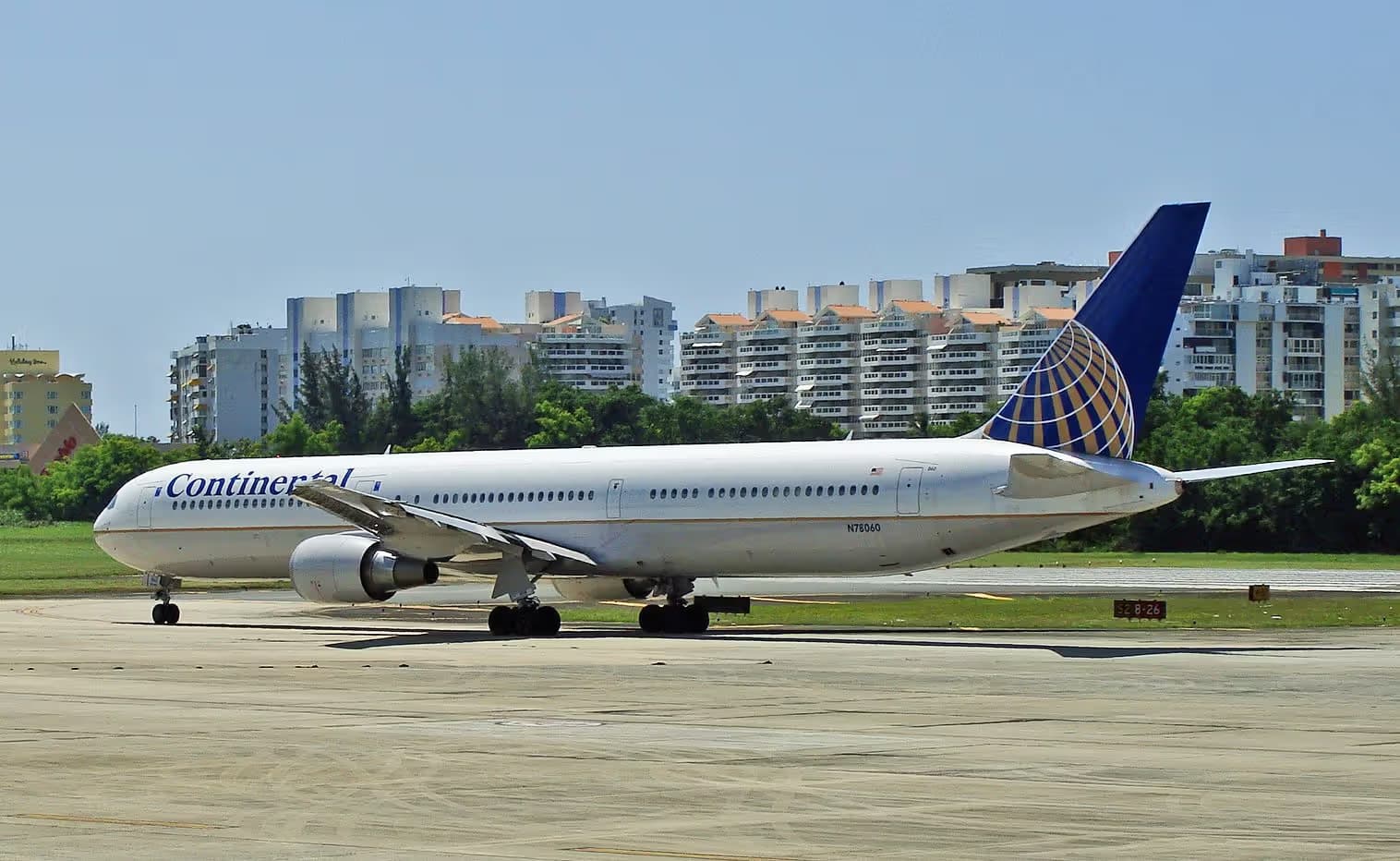 N78060 — Twin-engine aircraft
