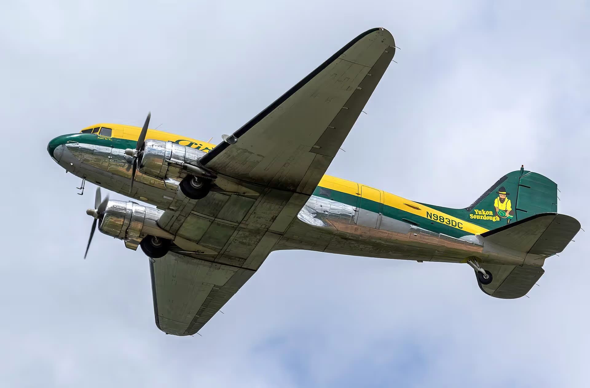 N983DC — Twin-engine aircraft
