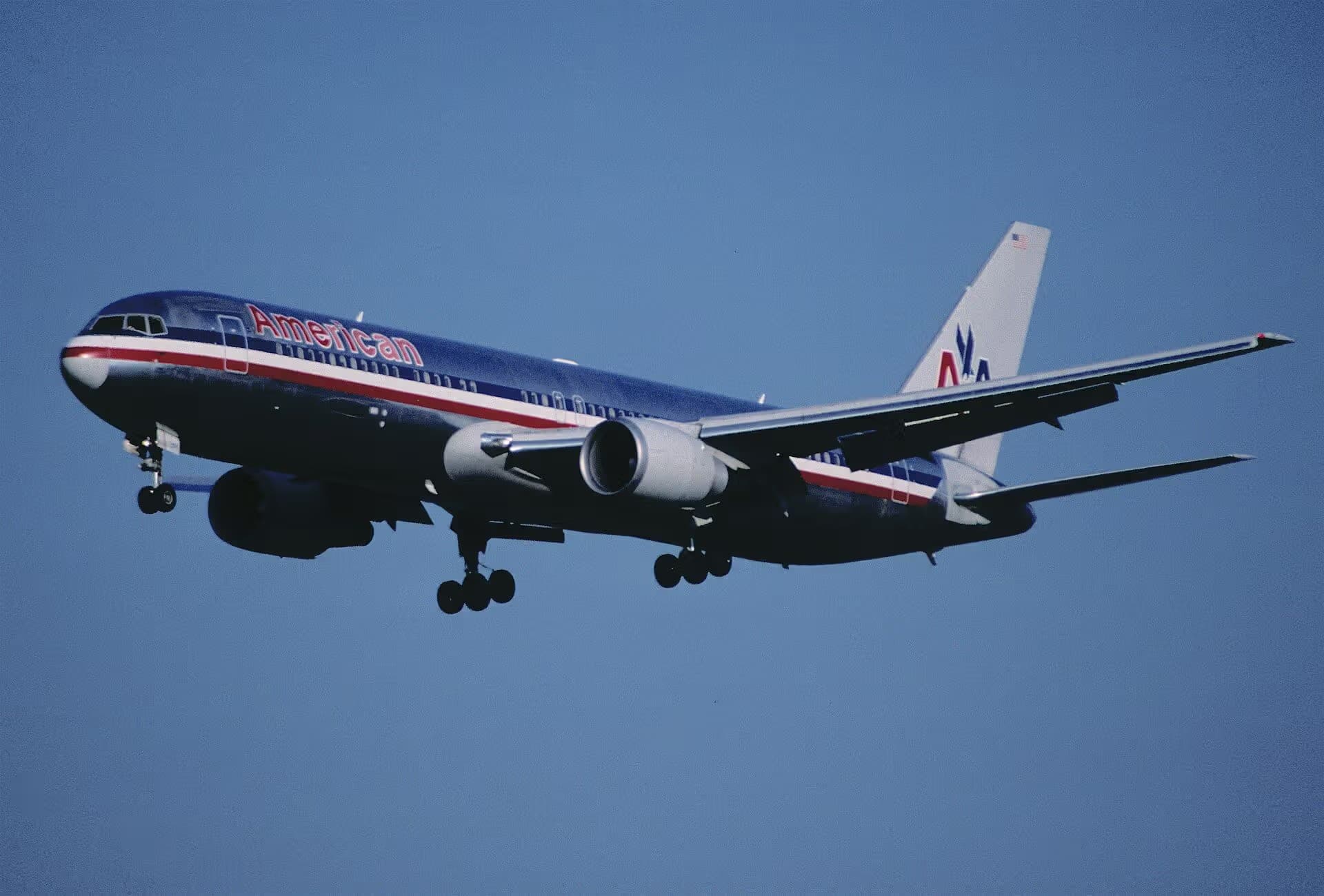 N394AN — Boeing