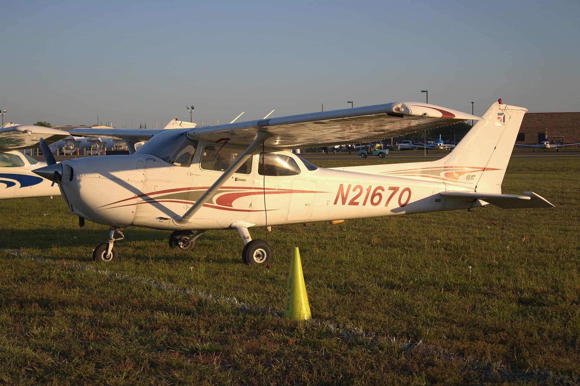 N21670 — Single-engine aircraft