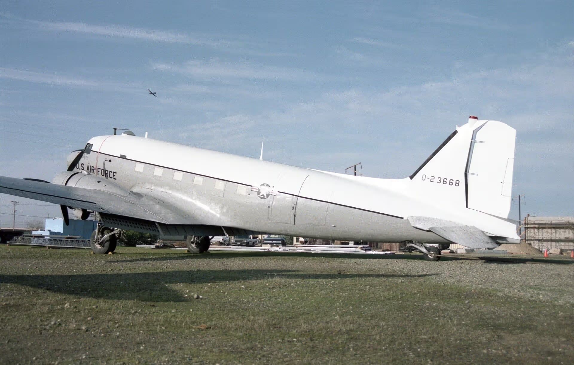 Unidentified — Twin-engine aircraft