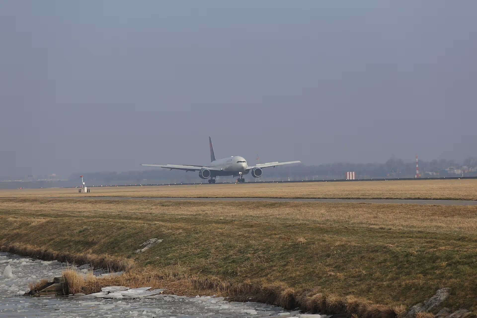 N862DA — Twin-engine aircraft