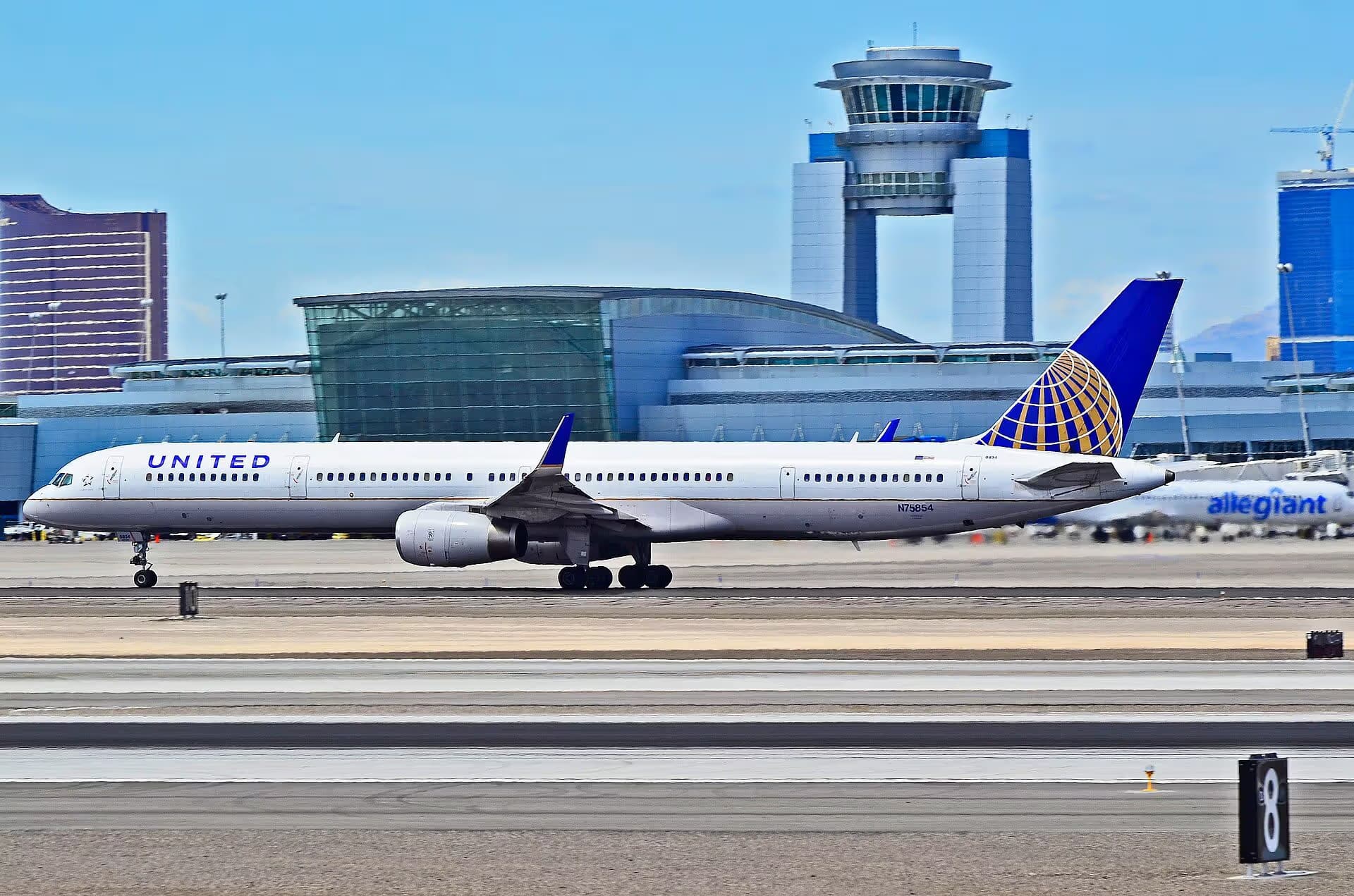 N75854 — Twin-engine aircraft