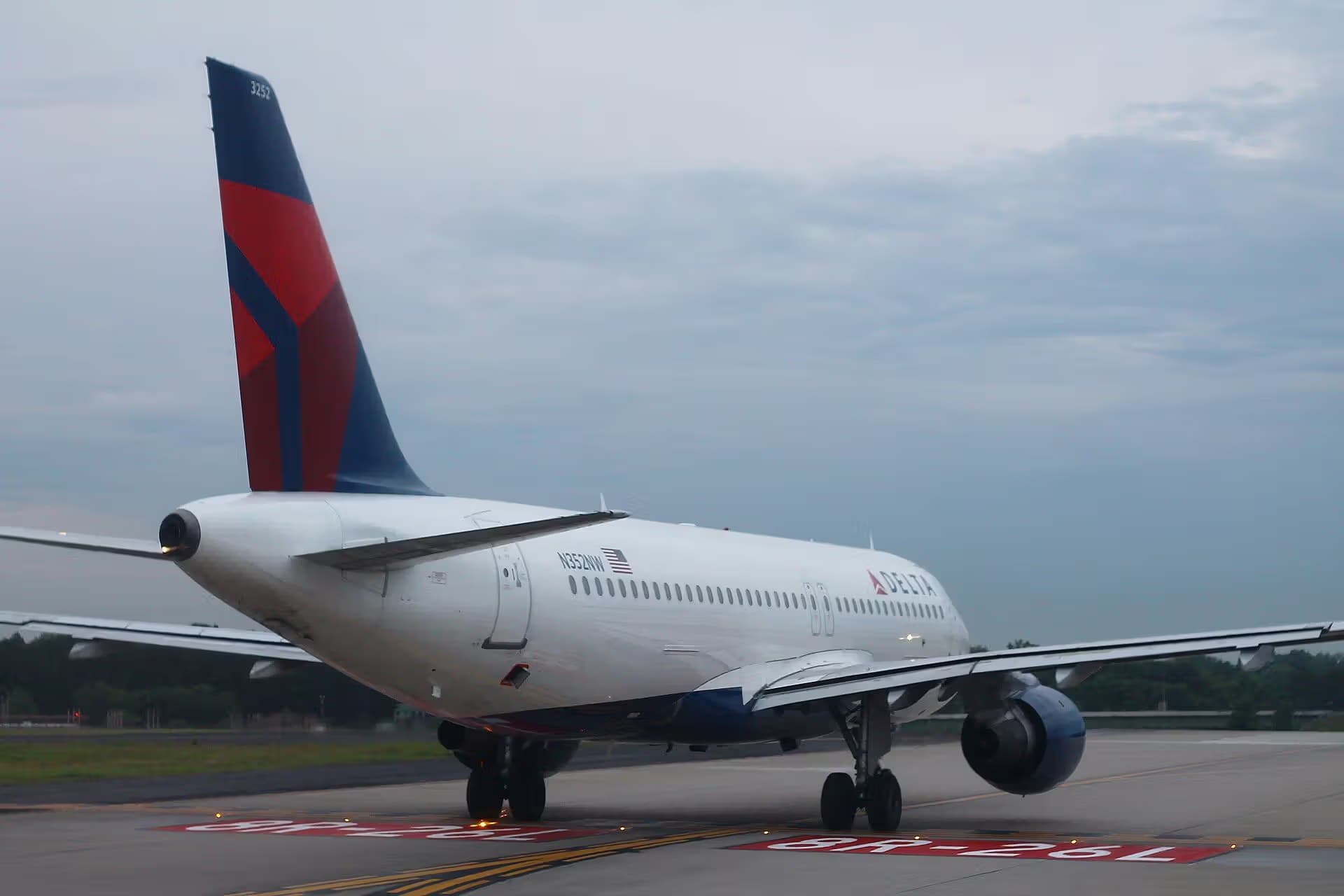 N352NW — Twin-engine aircraft