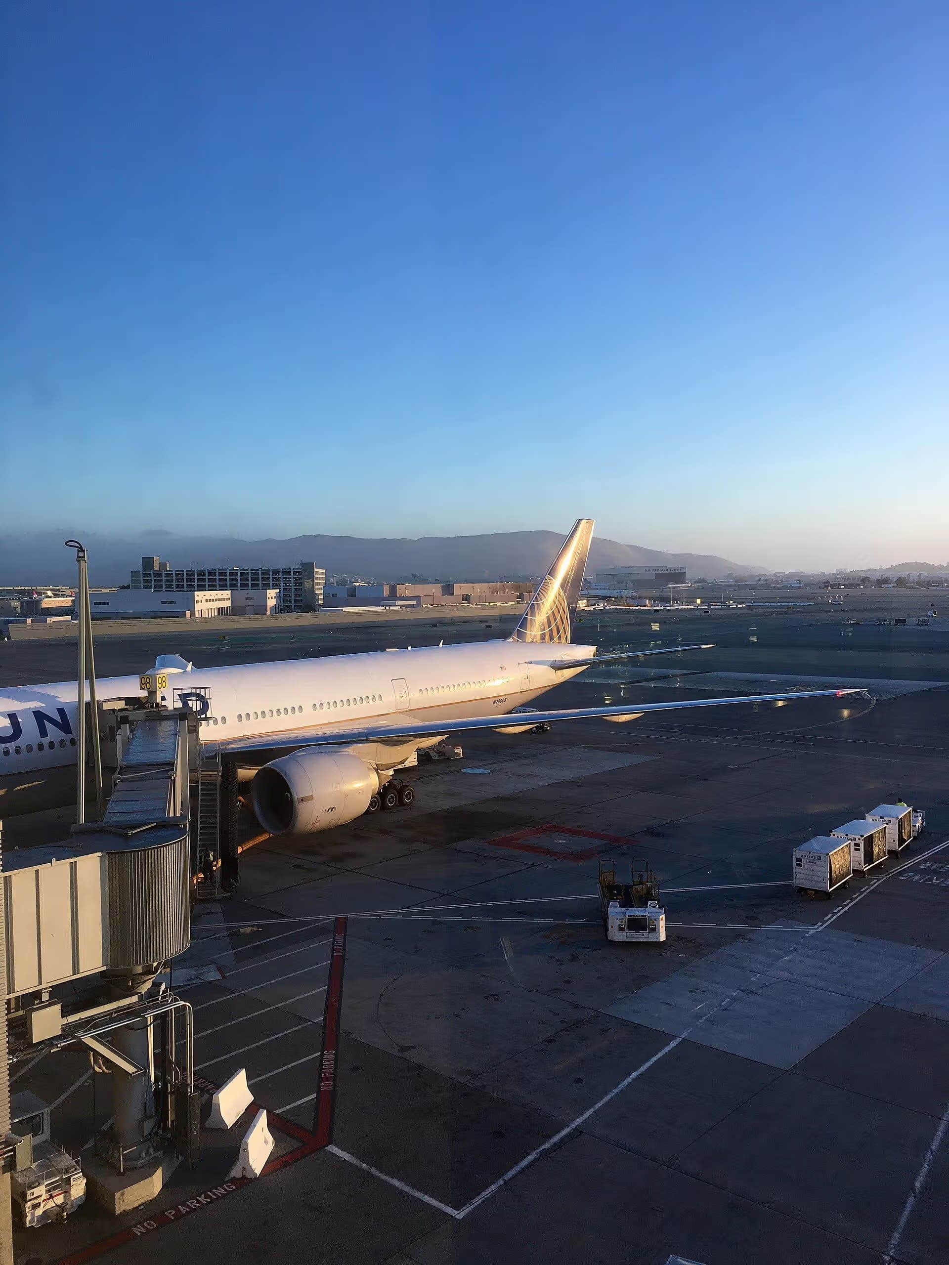 N78008 — Boeing at San Francisco International Airport