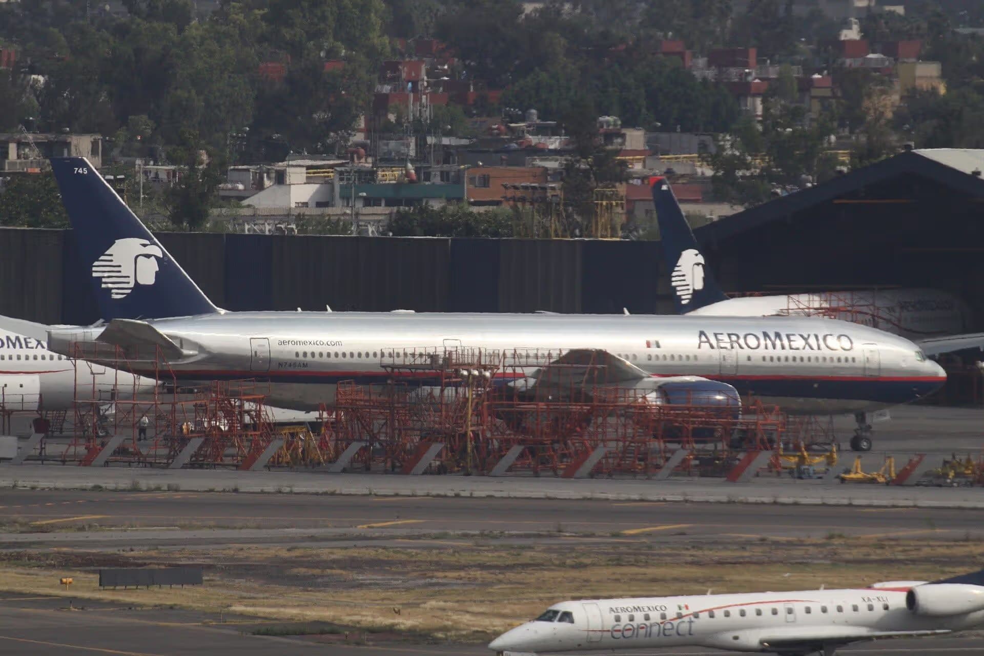 N745AM — Twin-engine aircraft