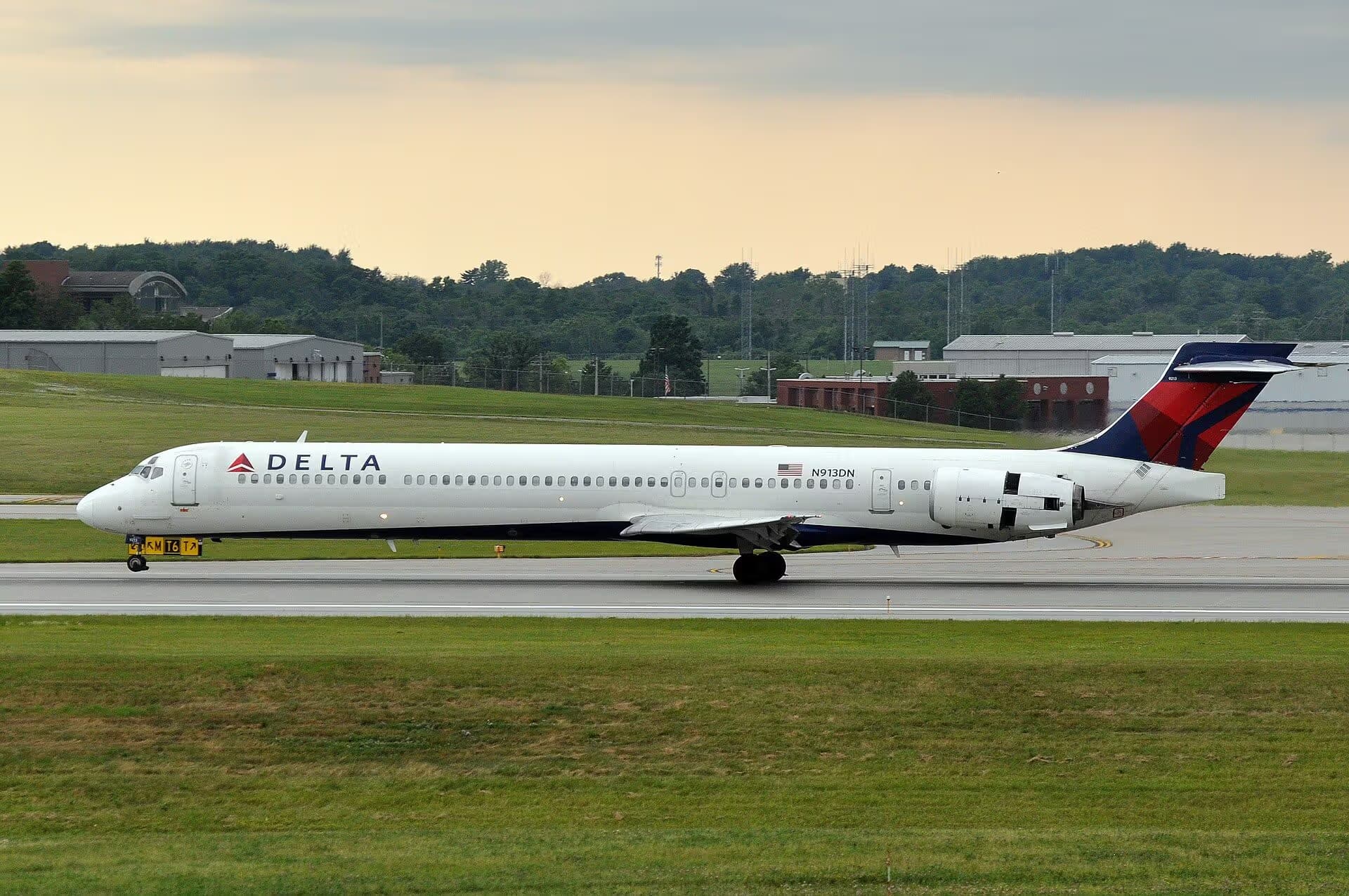 N913DN — Douglas