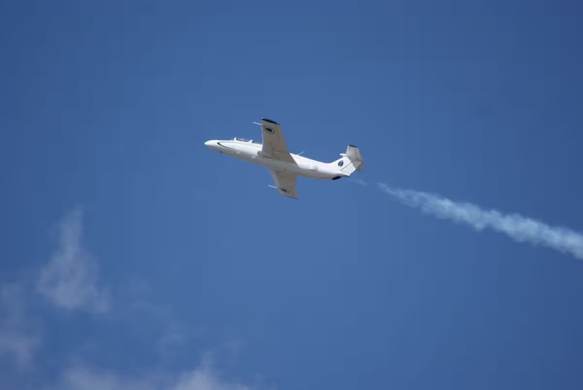 Unidentified — Business jet