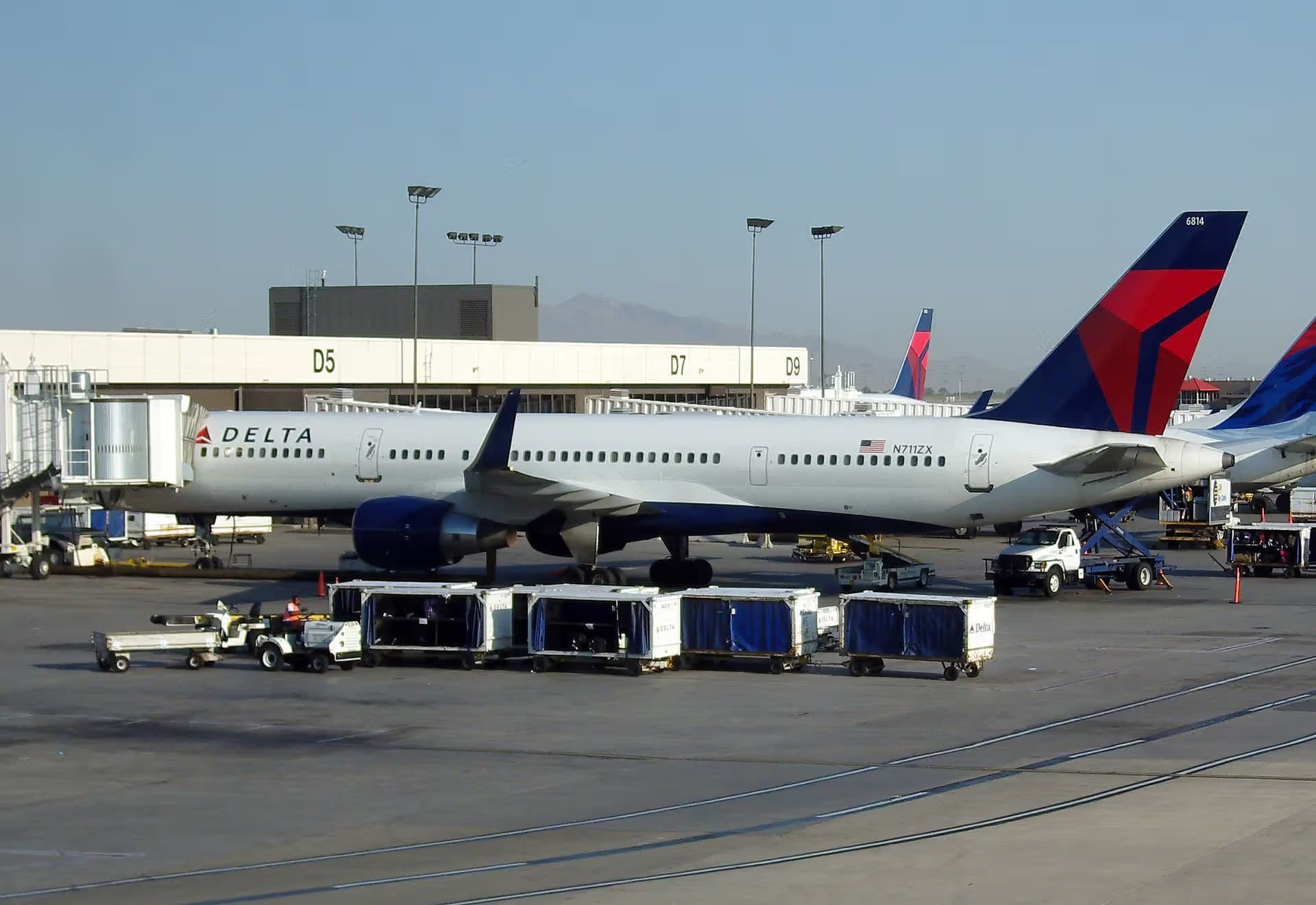 N711ZX — Boeing