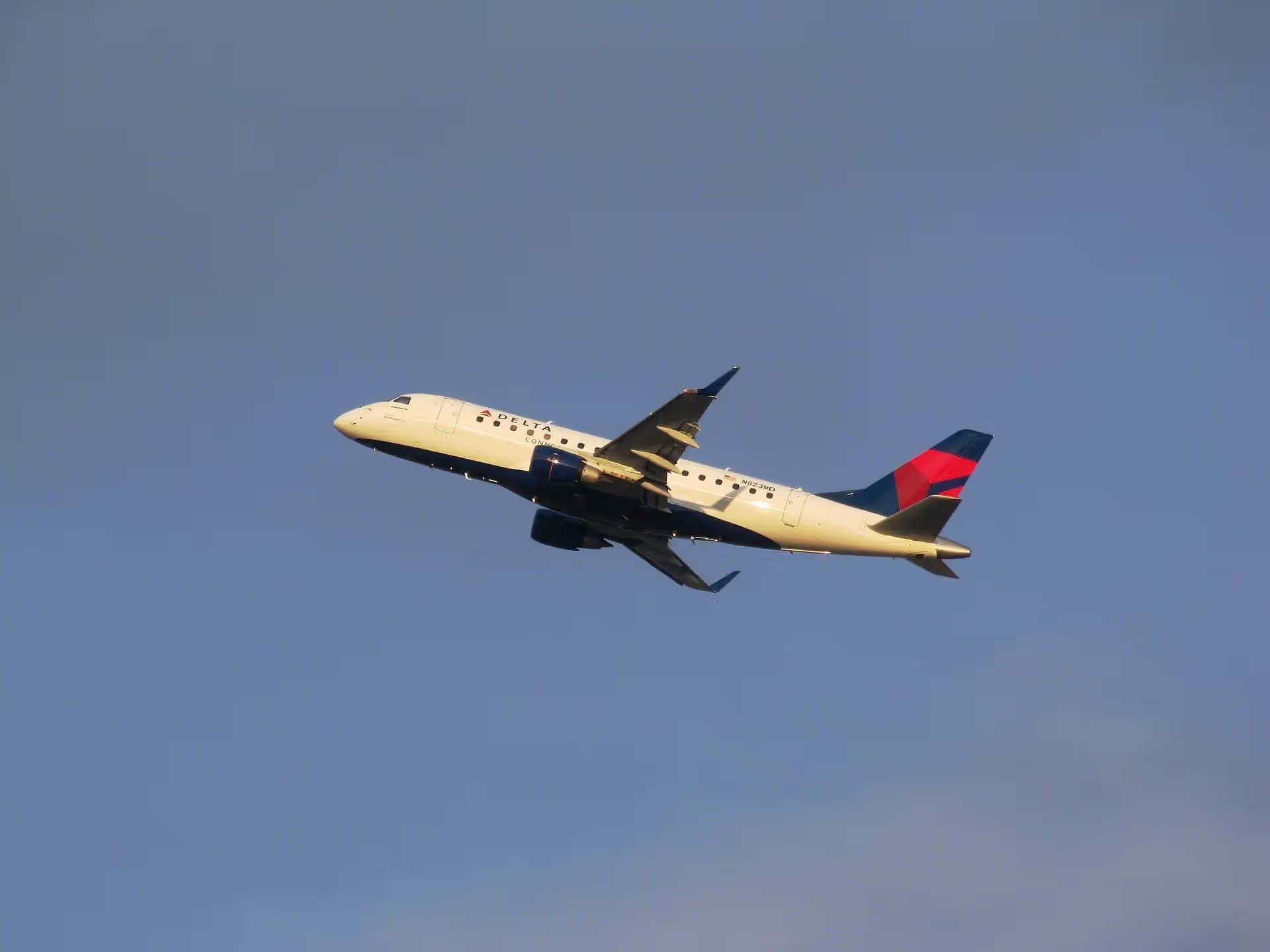 N823MD — Embraer