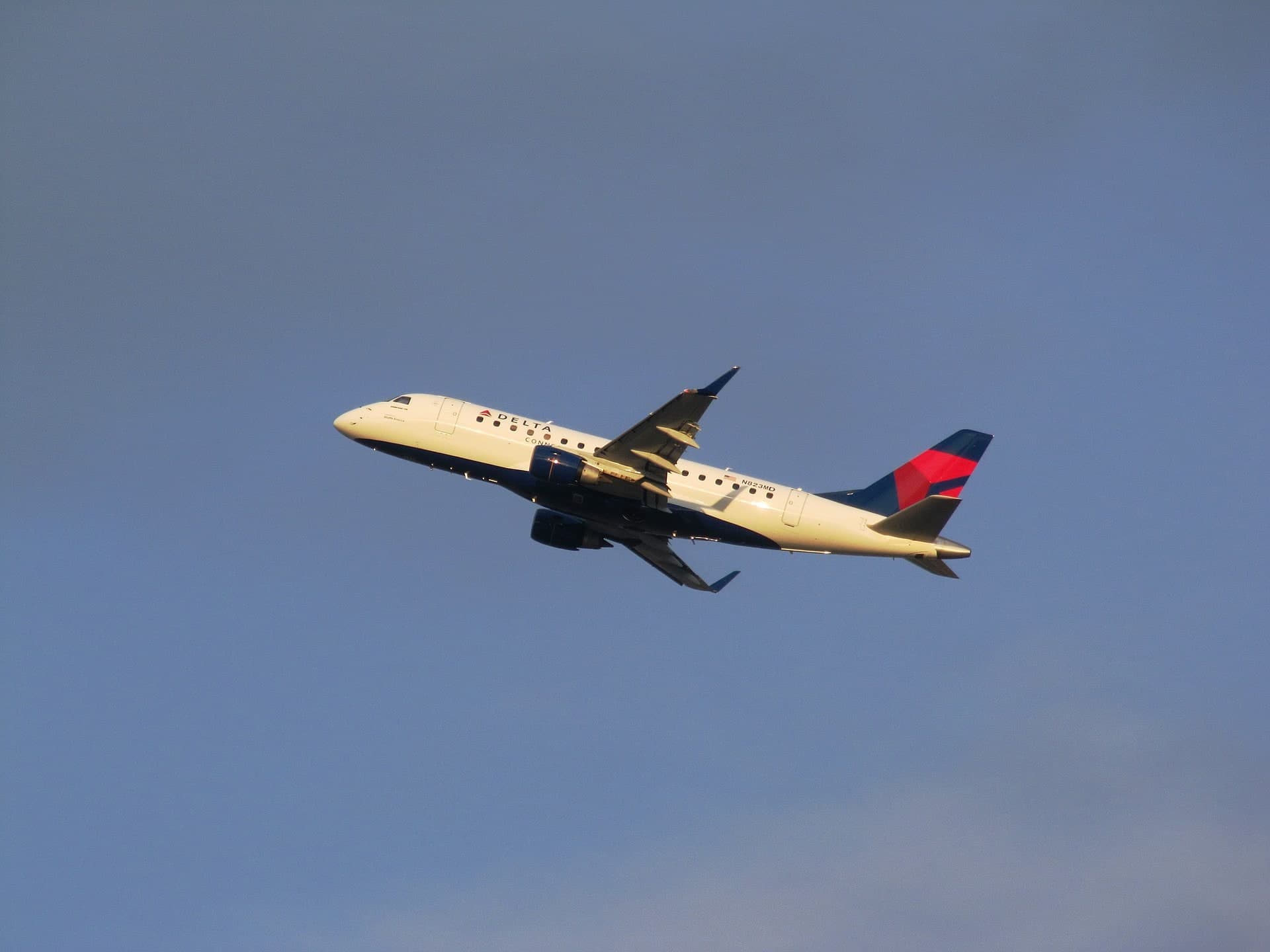 N823MD — Embraer