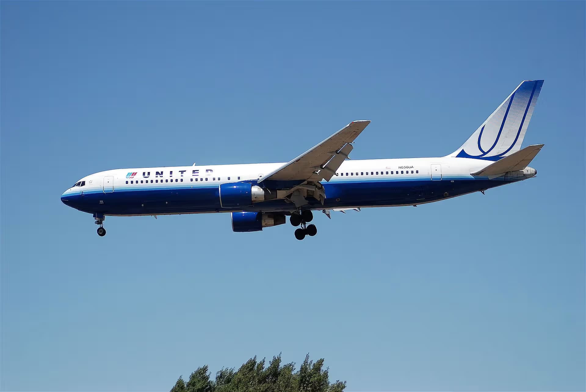 N656UA — Boeing