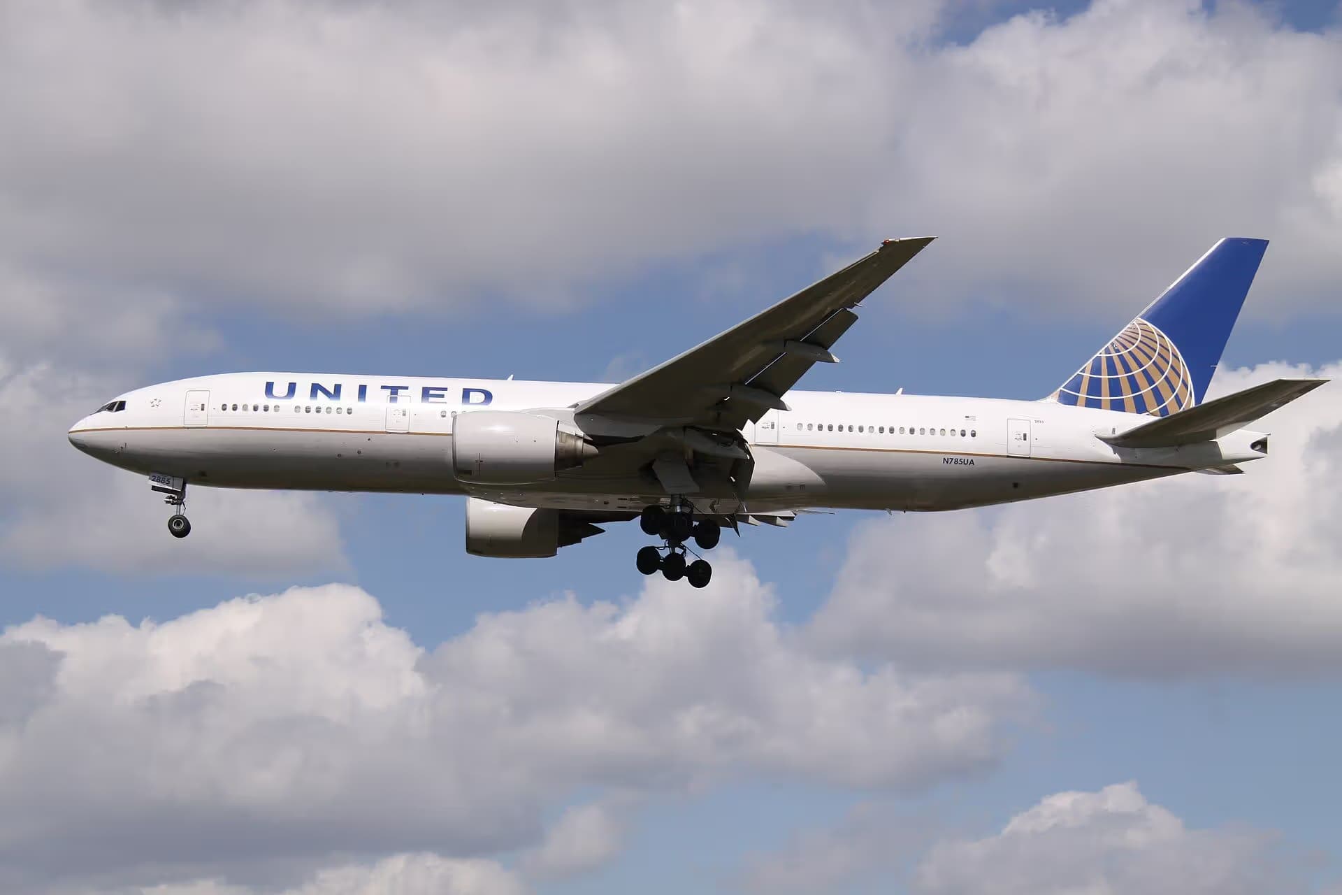 N785UA — Boeing