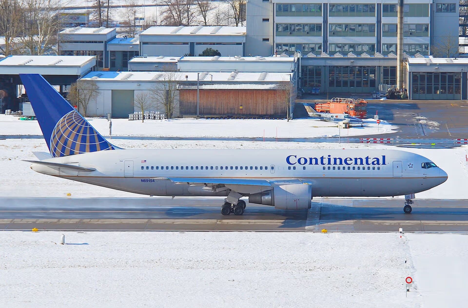N69154 — Twin-engine aircraft
