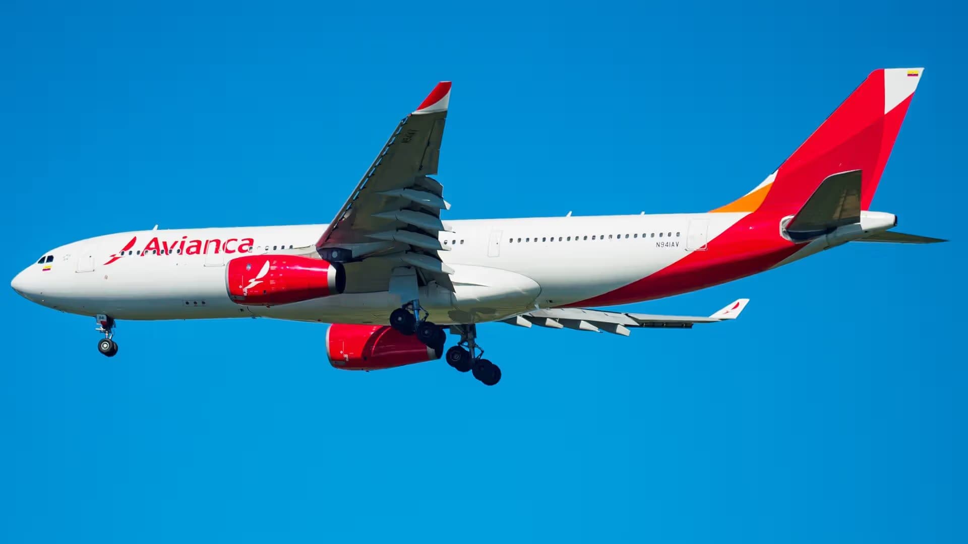 N941AV — Twin-engine aircraft