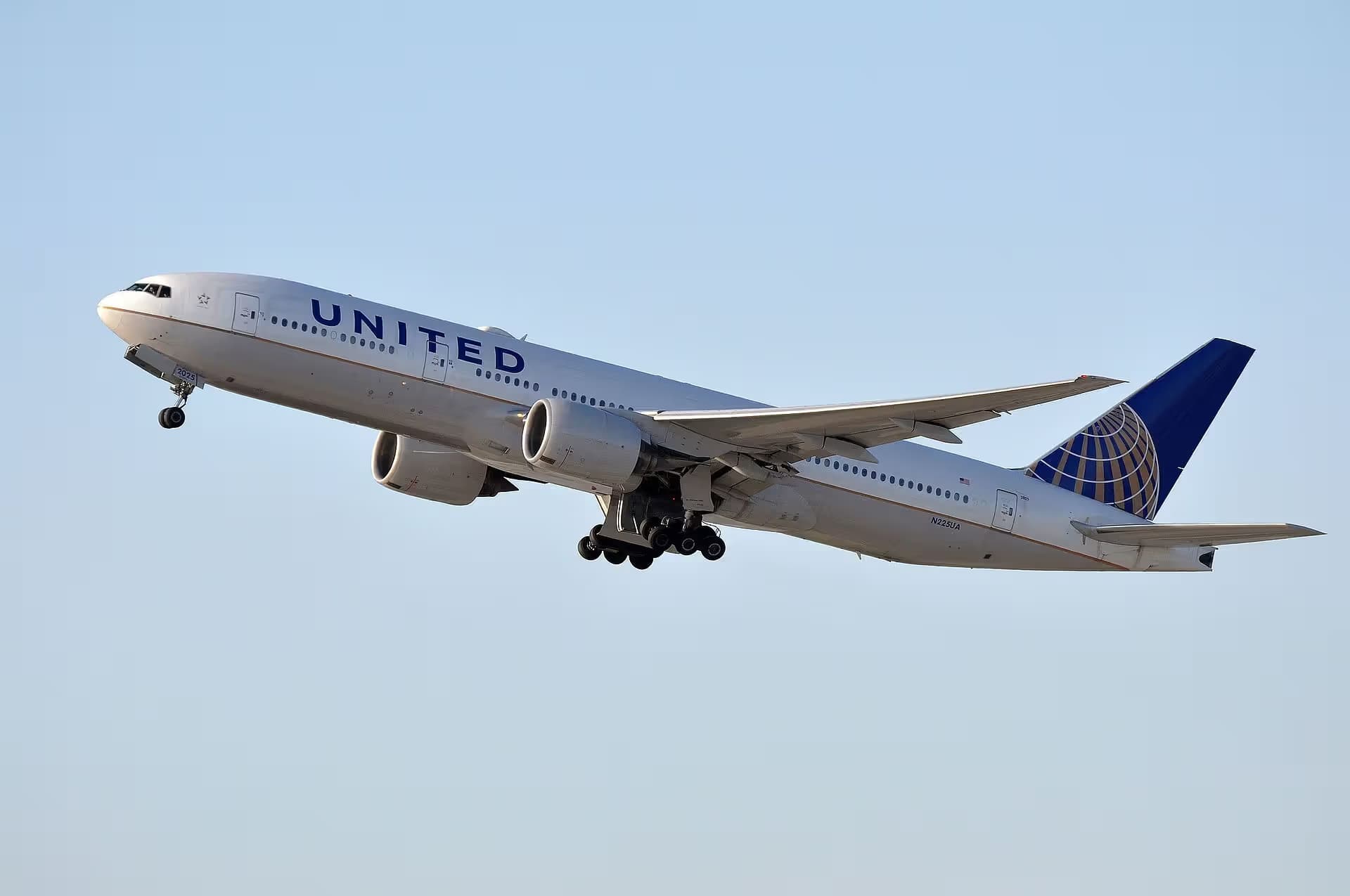 N225UA — Boeing