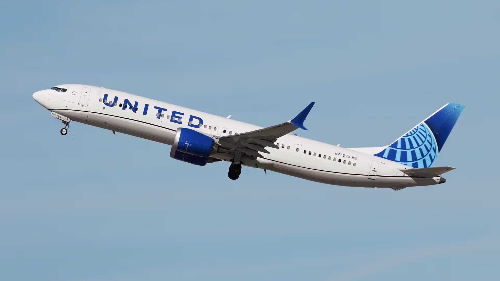 N47570 — Twin-engine aircraft