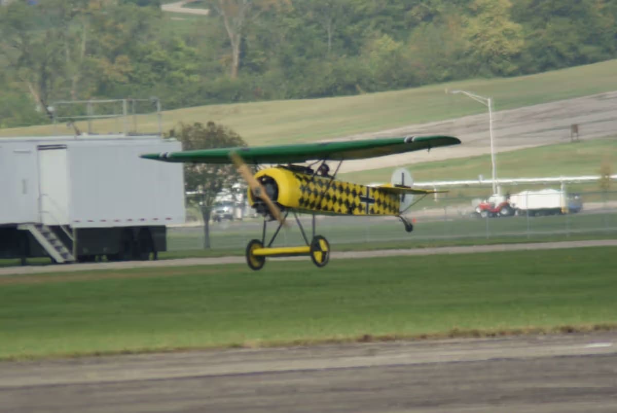 Unidentified — Single-engine aircraft