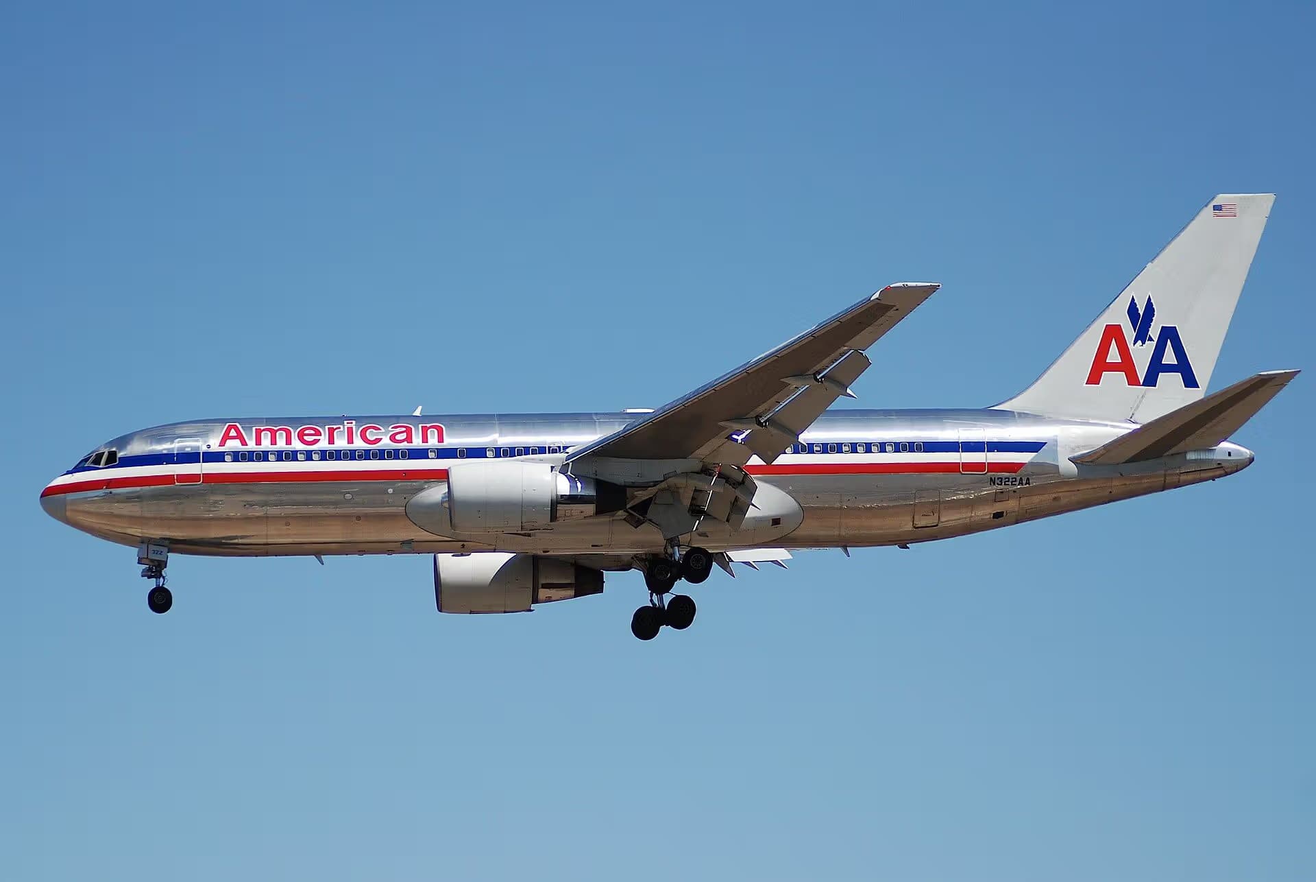 N322AA — Boeing