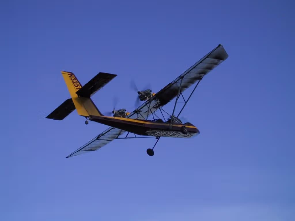 N3251E — Twin-engine aircraft
