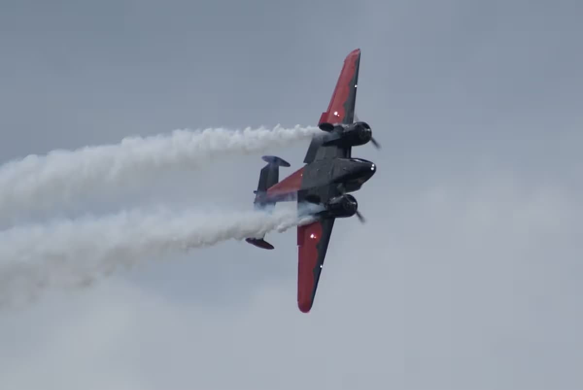 N9109R — Twin-engine aircraft