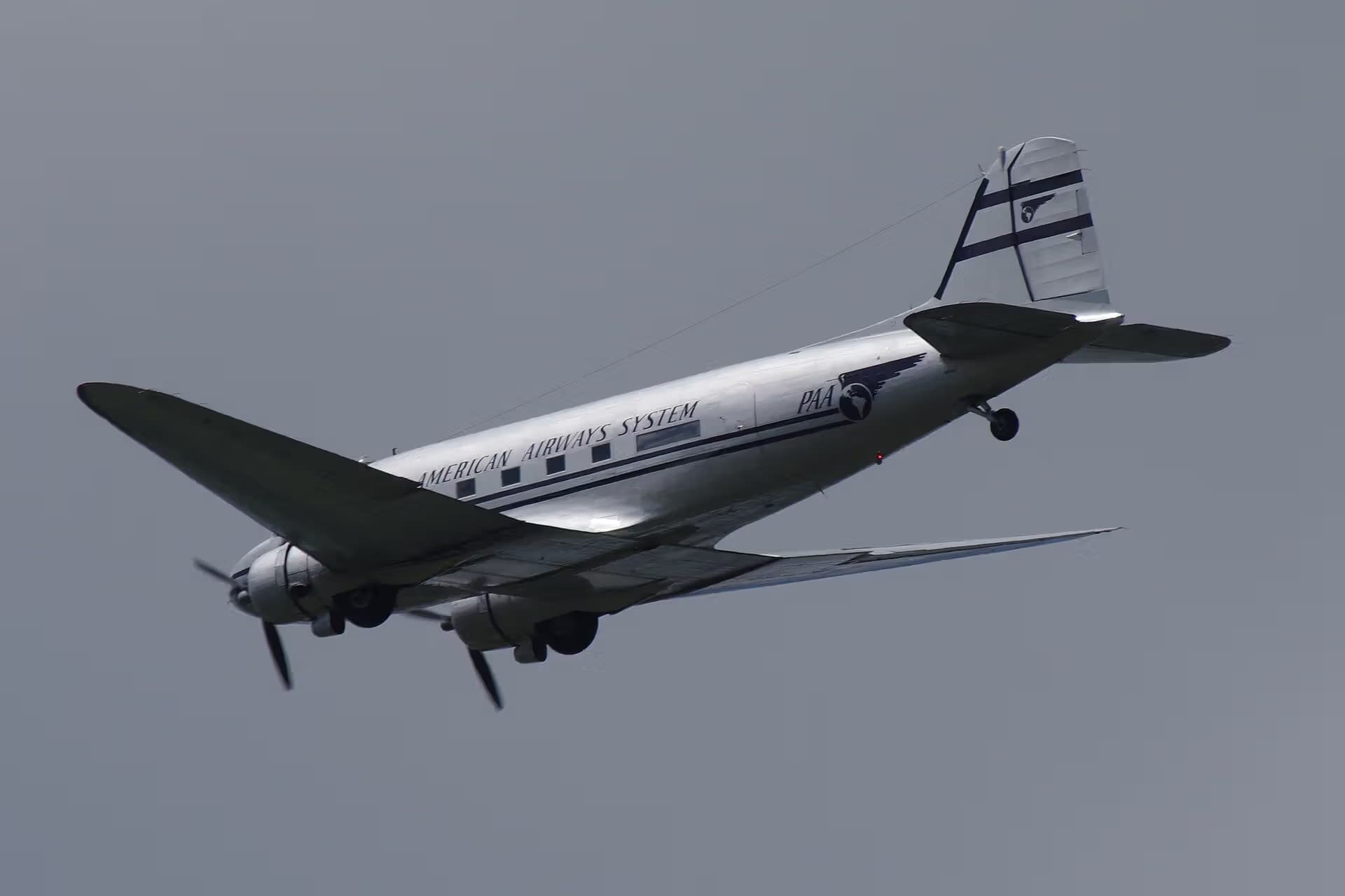 N877MG — Douglas