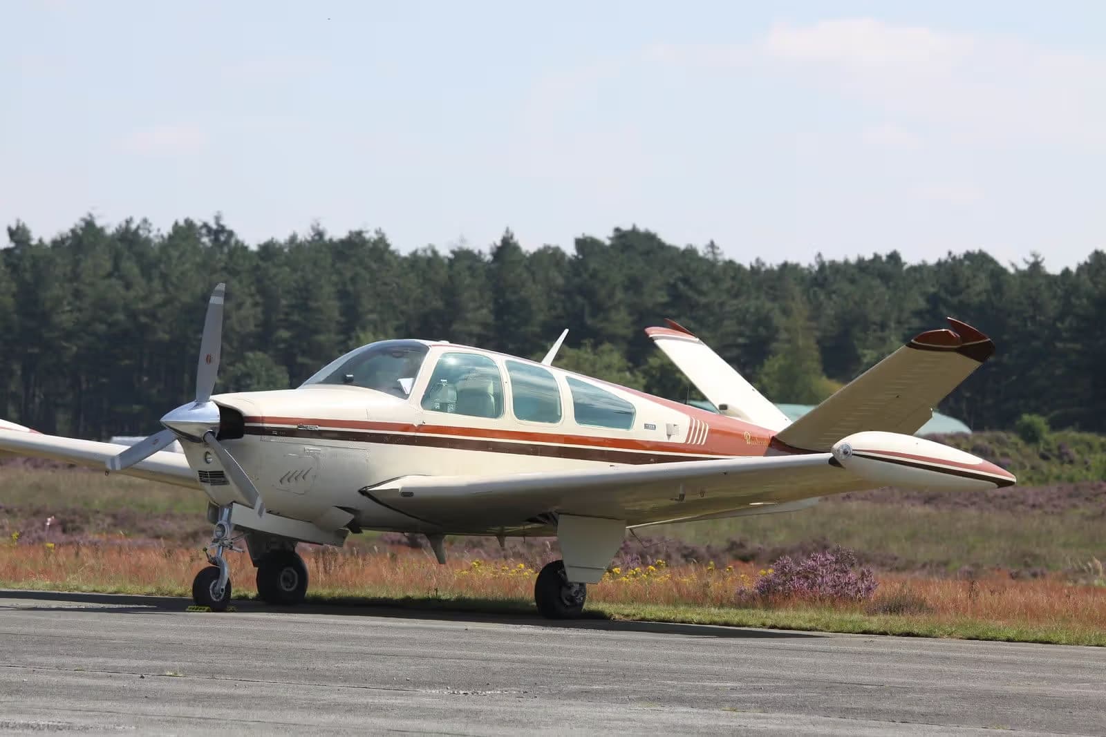 N3BR — Beechcraft