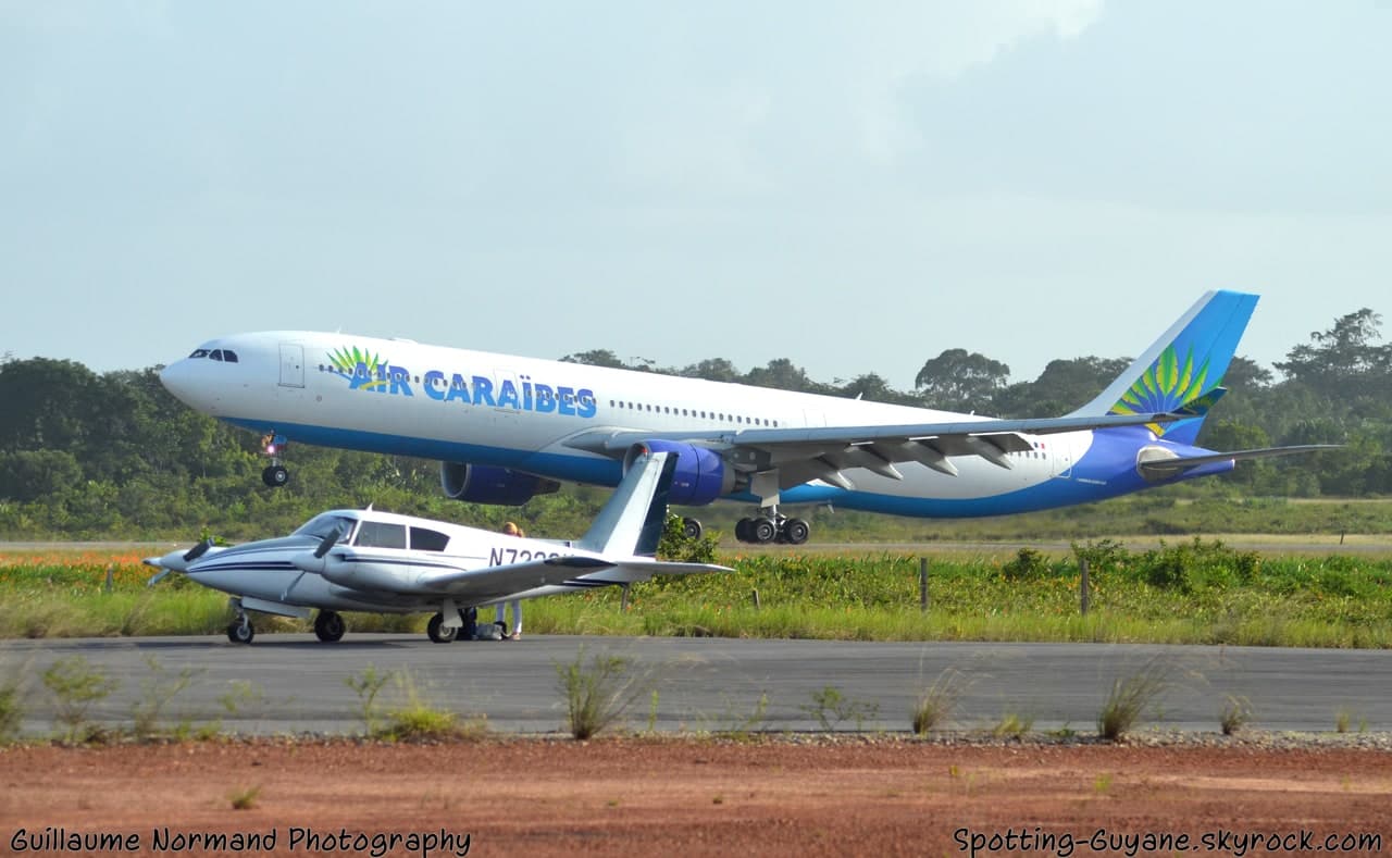 N7236Y — Twin-engine aircraft