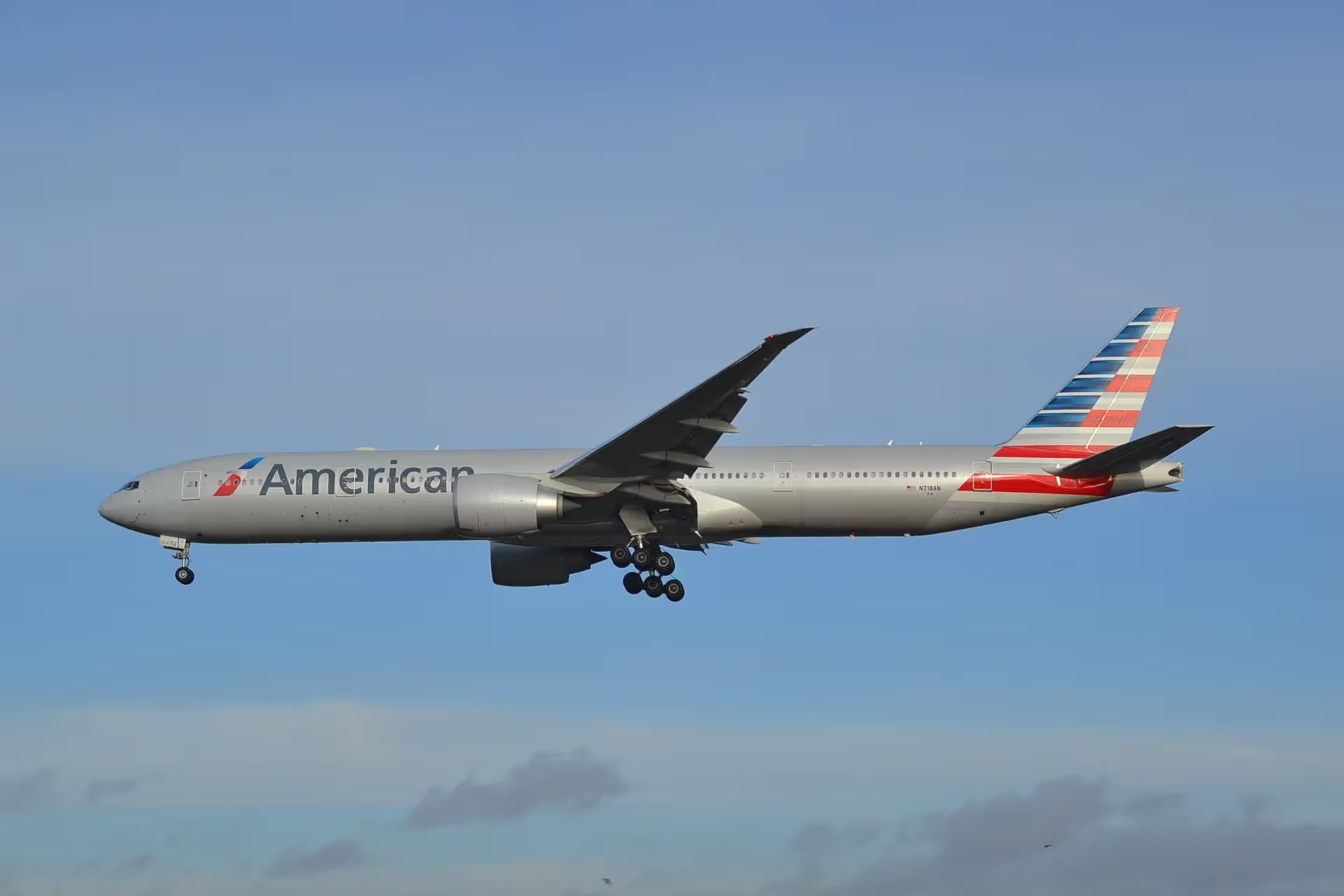N718AN — Twin-engine aircraft